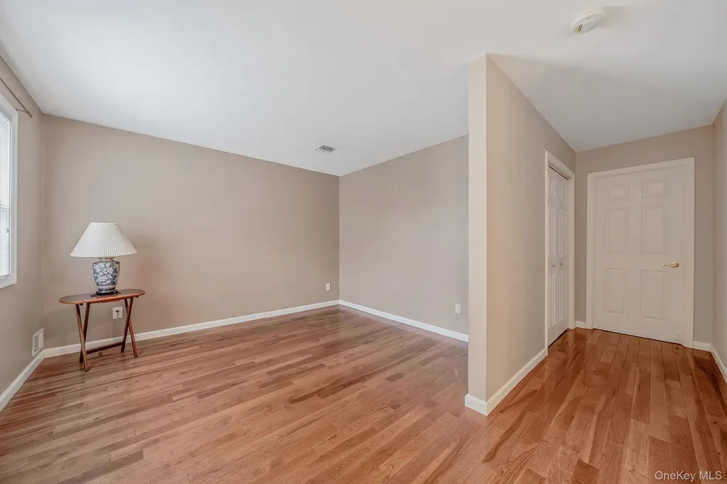 23 Cranberry Circle Medford NY 11763