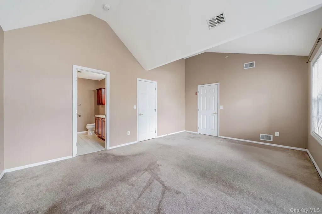 23 Cranberry Circle Medford NY 11763