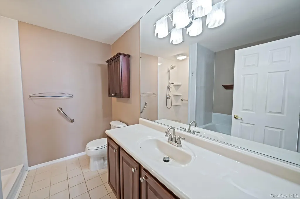 23 Cranberry Circle Medford NY 11763