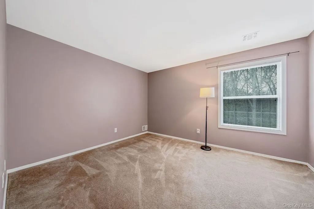 23 Cranberry Circle Medford NY 11763