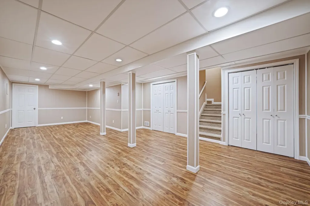 23 Cranberry Circle Medford NY 11763