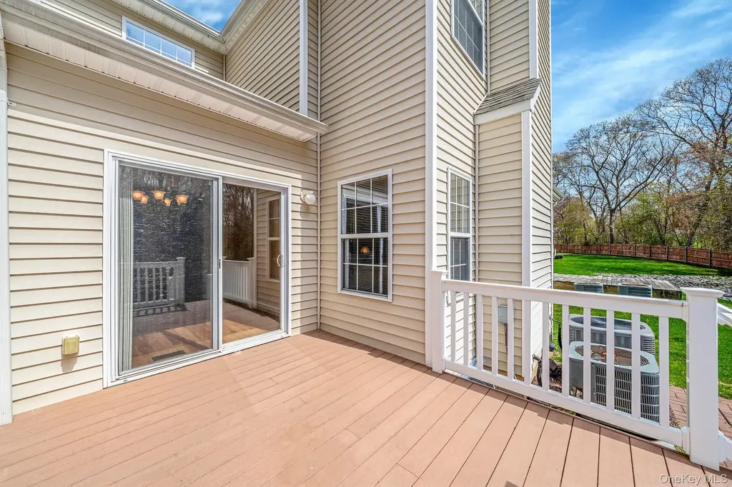 23 Cranberry Circle Medford NY 11763