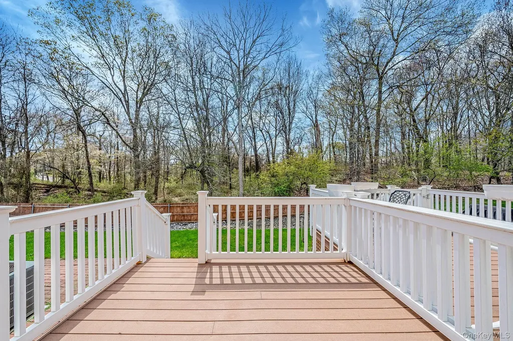 23 Cranberry Circle Medford NY 11763