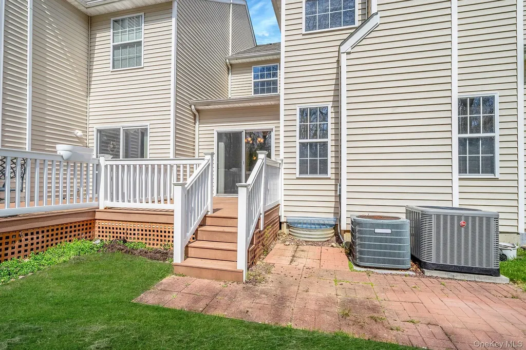 23 Cranberry Circle Medford NY 11763