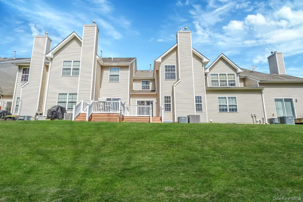 23 Cranberry Circle Medford NY 11763