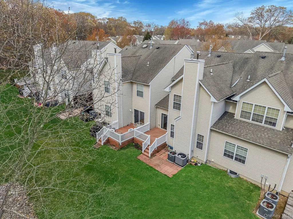 23 Cranberry Circle Medford NY 11763