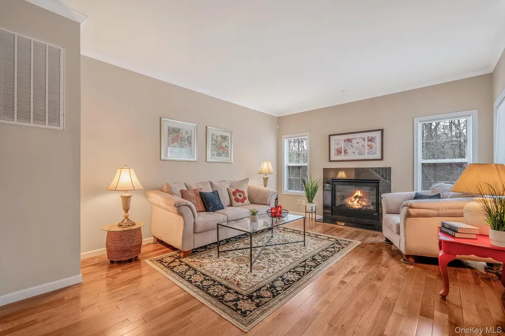 23 Cranberry Circle Medford NY 11763