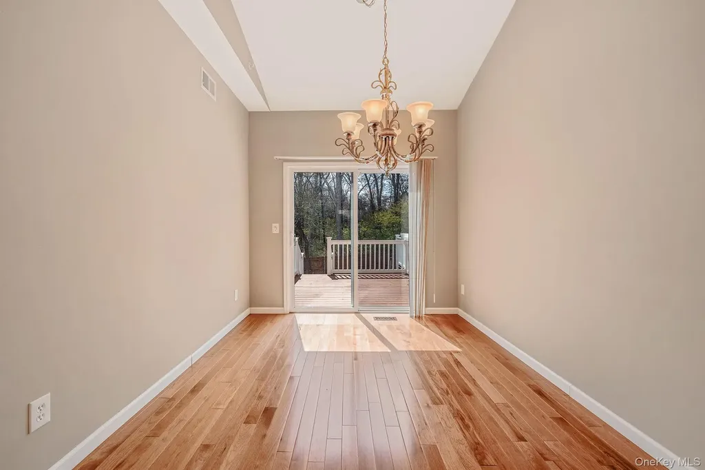 23 Cranberry Circle Medford NY 11763