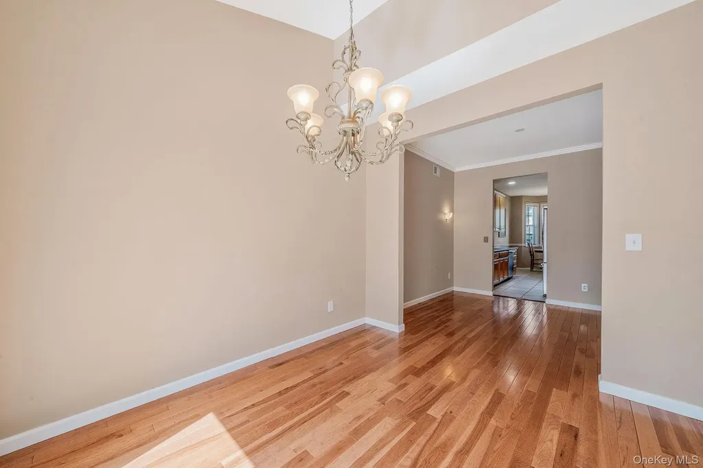 23 Cranberry Circle Medford NY 11763
