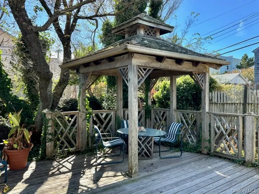 146 Doctors Walk Cherry Grove NY 11782