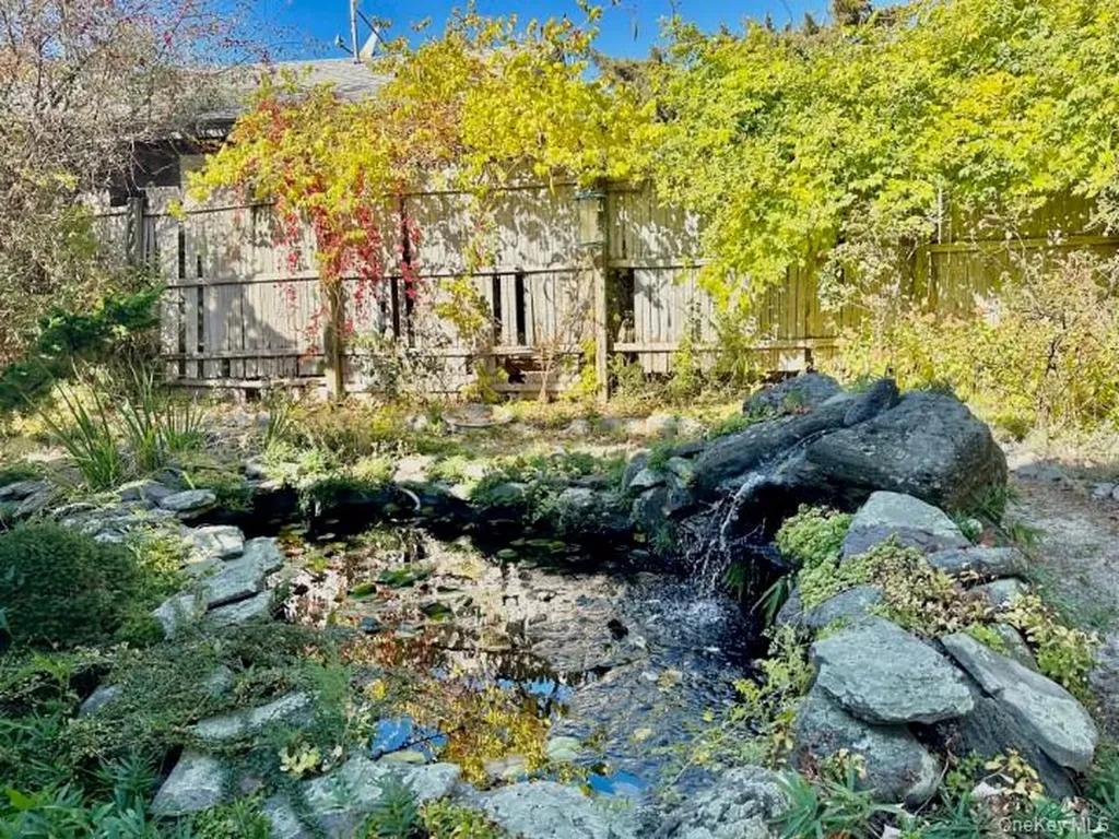 146 Doctors Walk Cherry Grove NY 11782