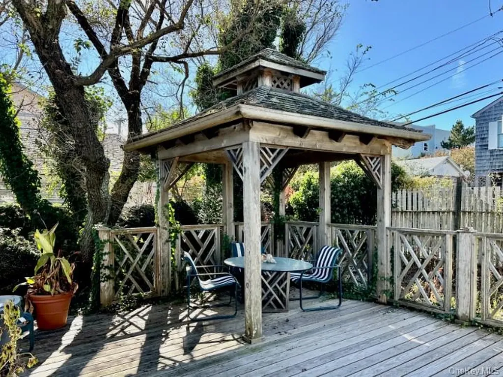 146 Doctors Walk Cherry Grove NY 11782