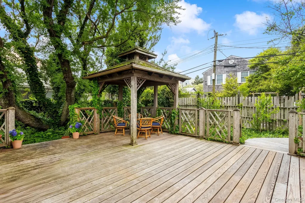 146 Doctors Walk Cherry Grove NY 11782
