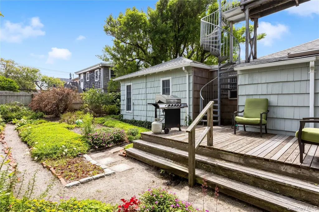 146 Doctors Walk Cherry Grove NY 11782