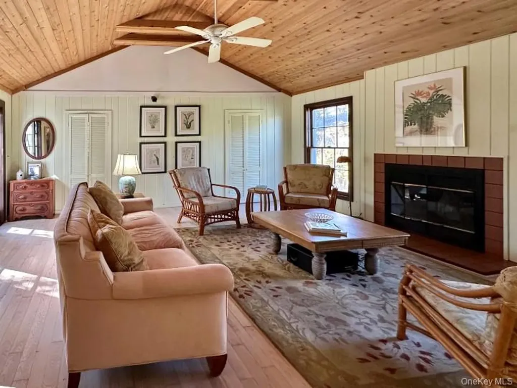146 Doctors Walk Cherry Grove NY 11782