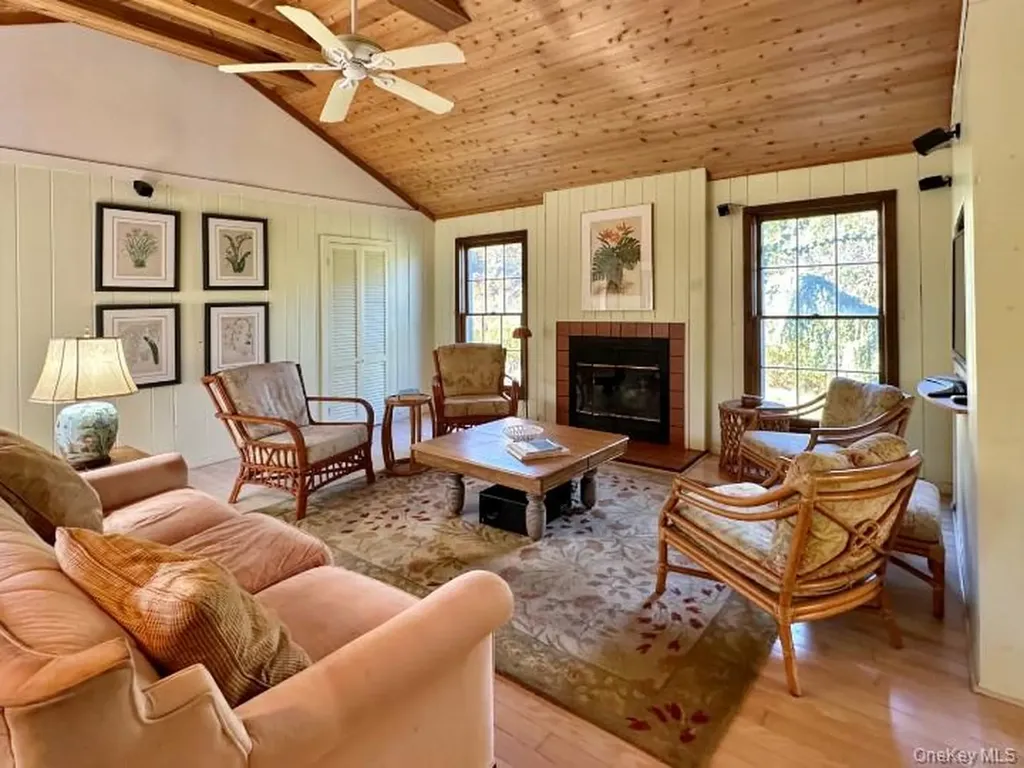 146 Doctors Walk Cherry Grove NY 11782