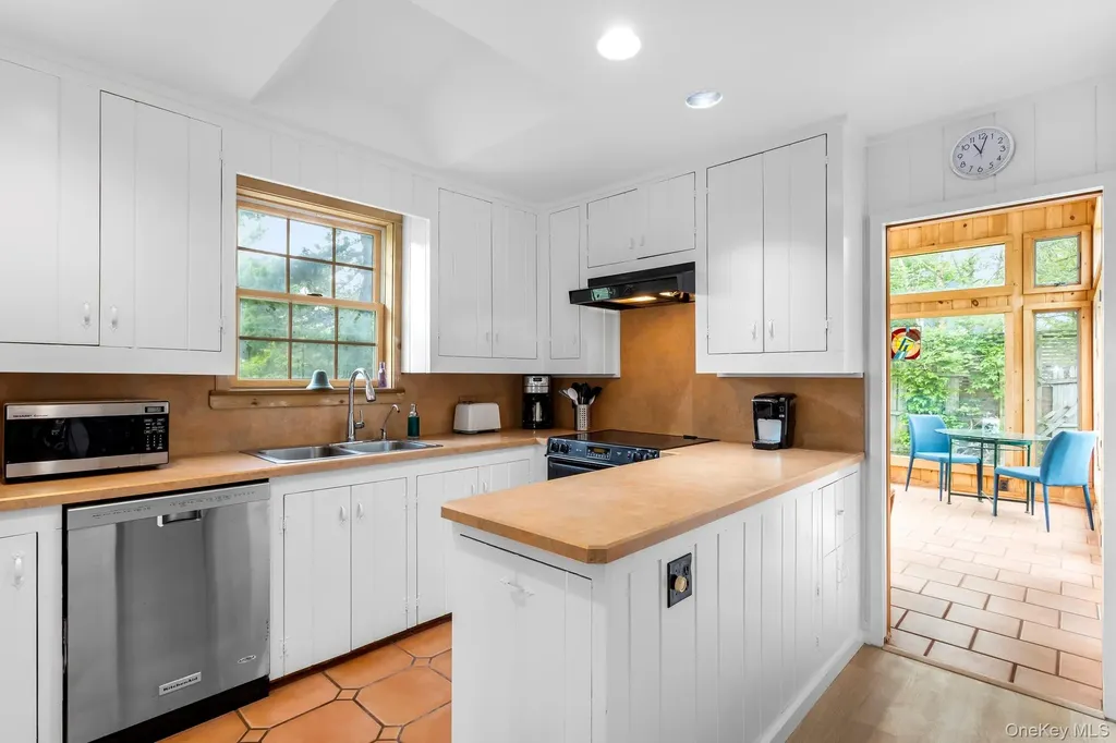 146 Doctors Walk Cherry Grove NY 11782