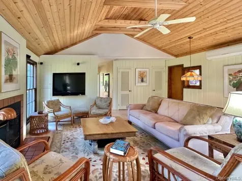 146 Doctors Walk Cherry Grove NY 11782