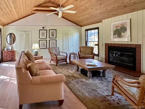 146 Doctors Walk Cherry Grove NY 11782
