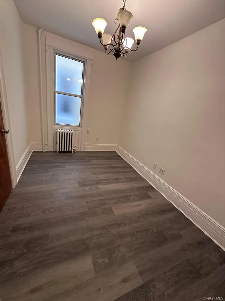 7236 67th Place Glendale NY 11385