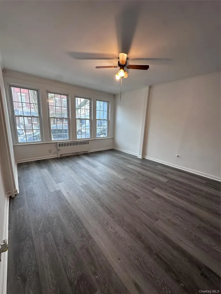 7236 67th Place Glendale NY 11385