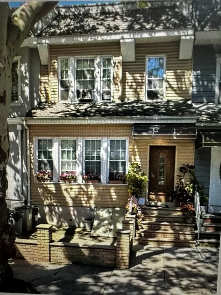 7236 67th Place Glendale NY 11385