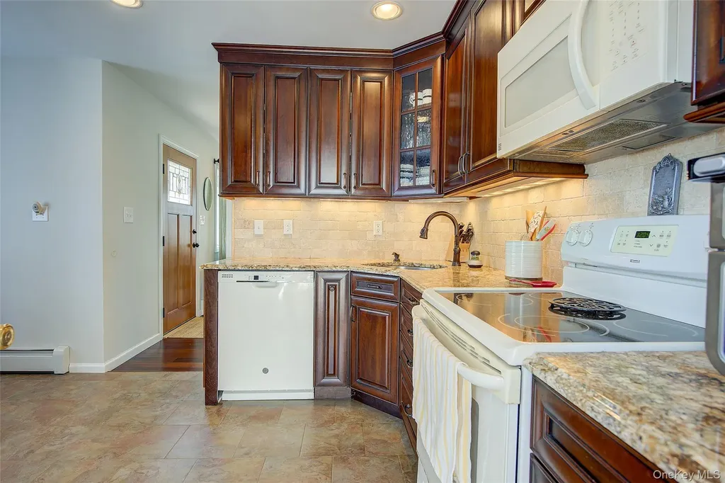 12 Crescent Lane Levittown NY 11756