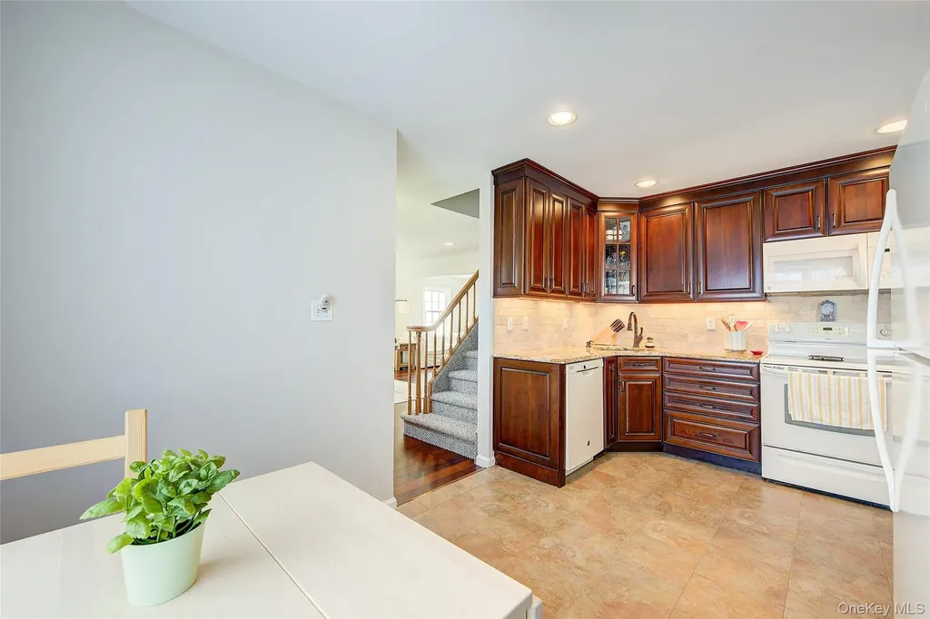 12 Crescent Lane Levittown NY 11756