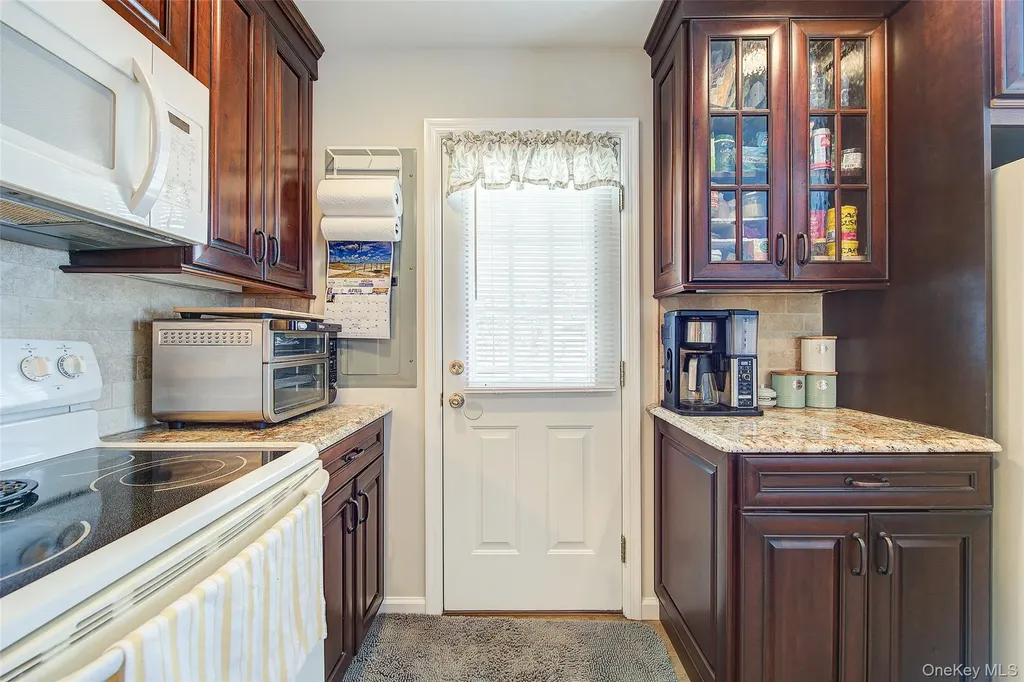 12 Crescent Lane Levittown NY 11756