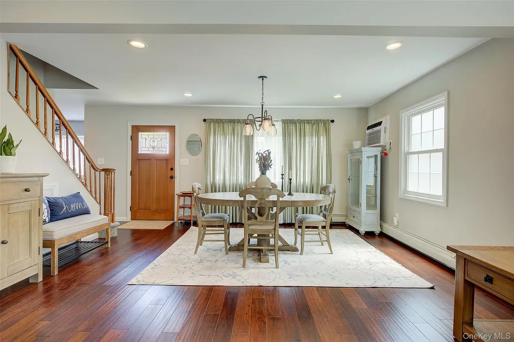12 Crescent Lane Levittown NY 11756