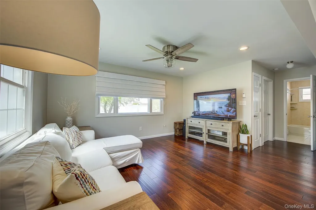 12 Crescent Lane Levittown NY 11756