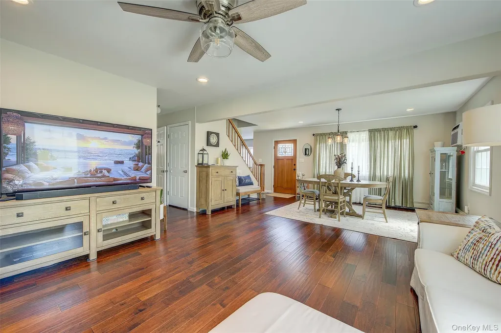12 Crescent Lane Levittown NY 11756