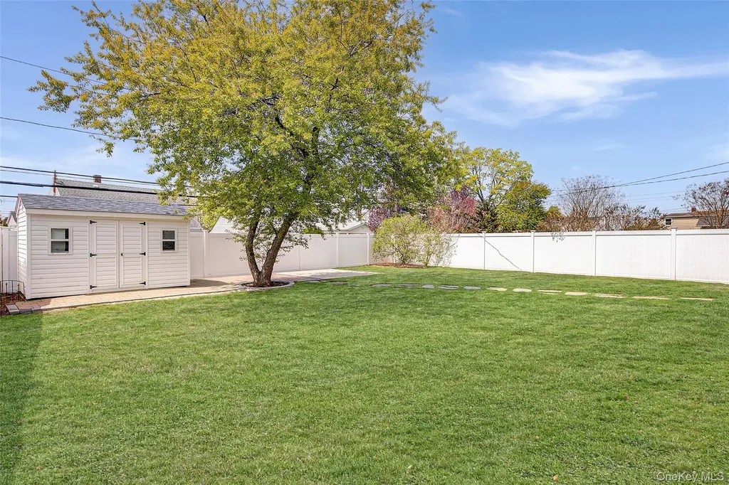 12 Crescent Lane Levittown NY 11756