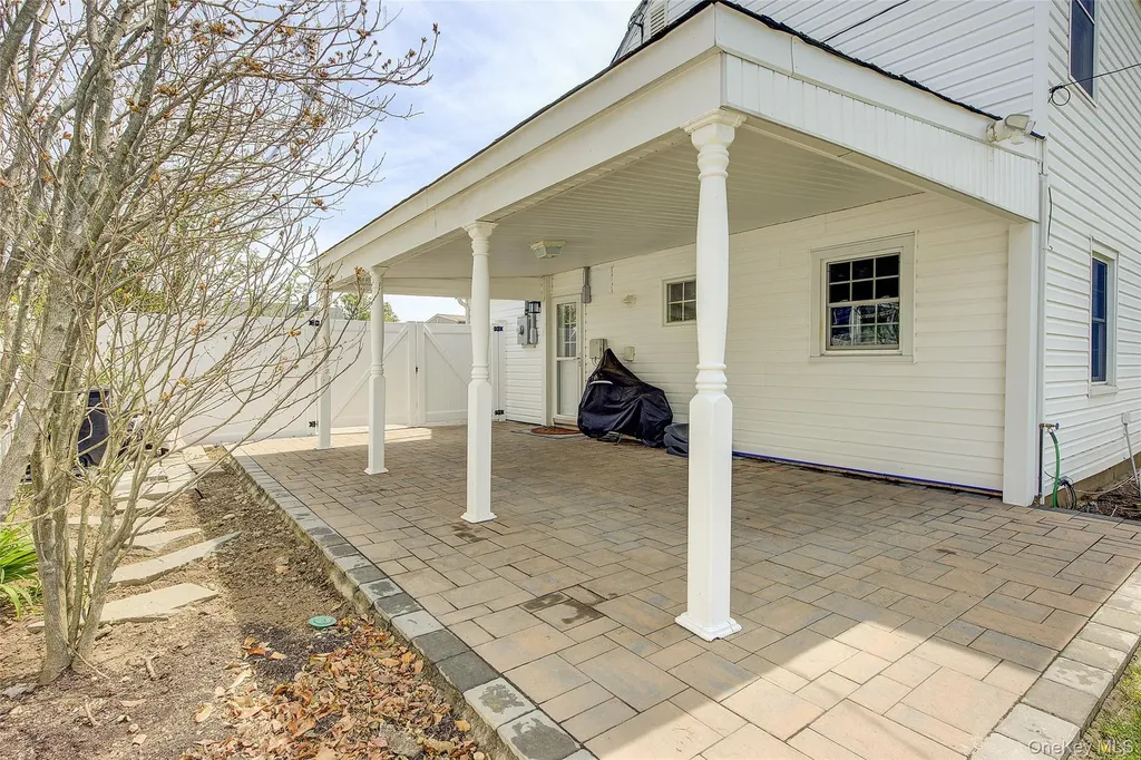 12 Crescent Lane Levittown NY 11756