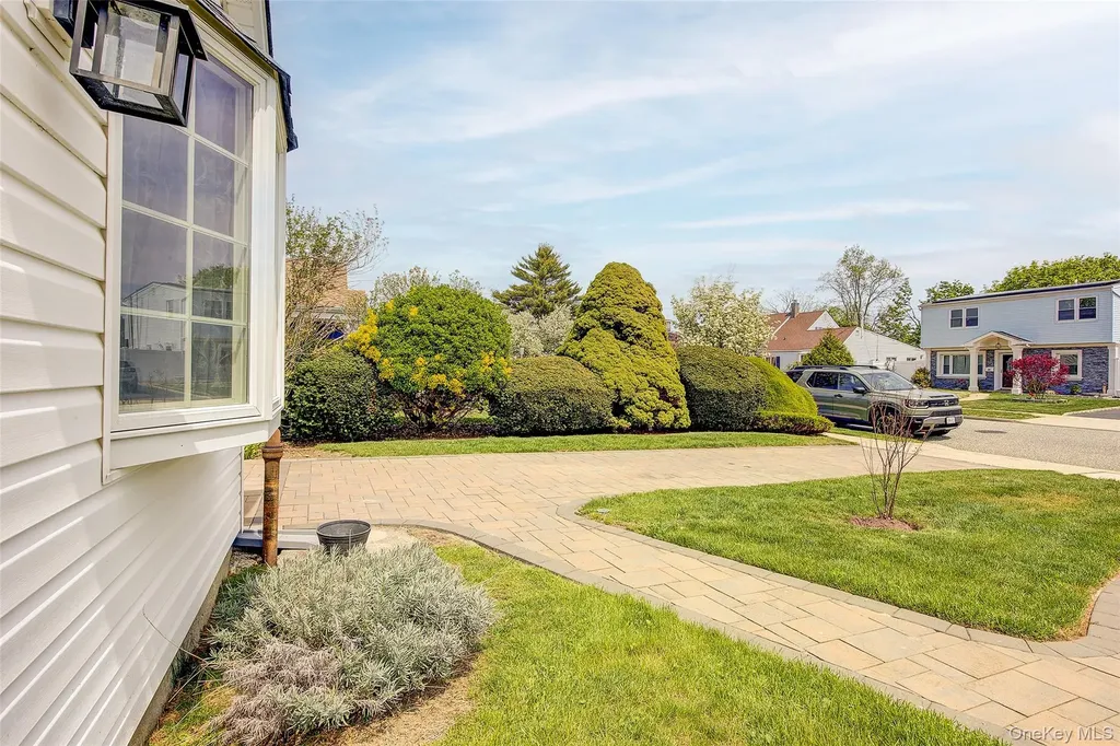 12 Crescent Lane Levittown NY 11756