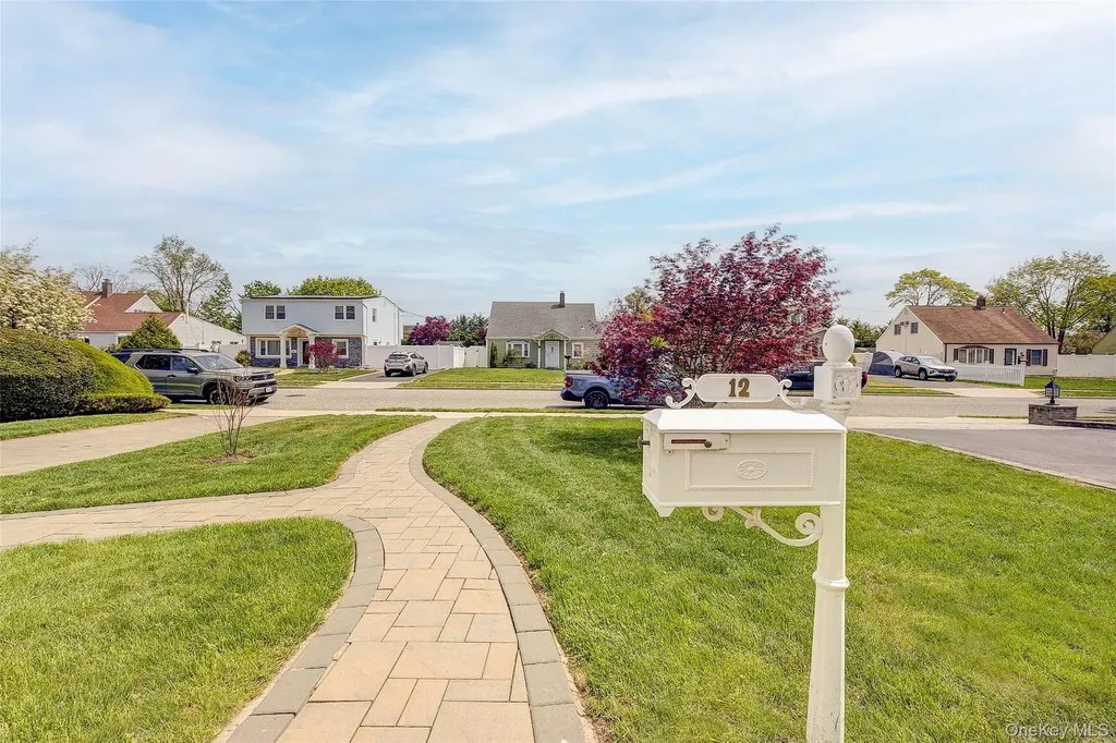 12 Crescent Lane Levittown NY 11756