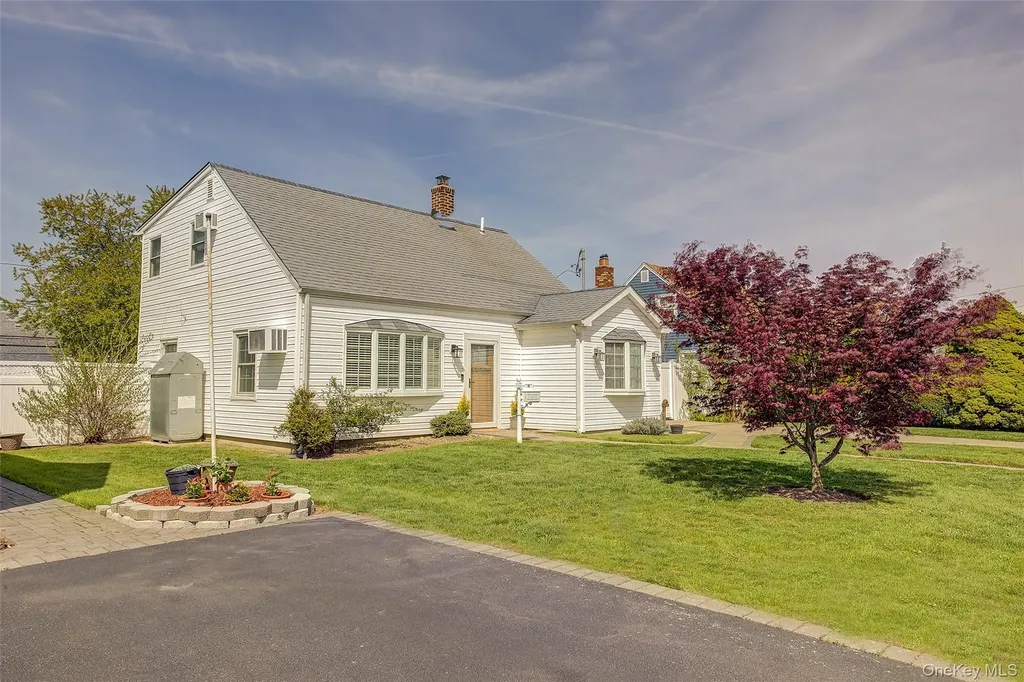 12 Crescent Lane Levittown NY 11756