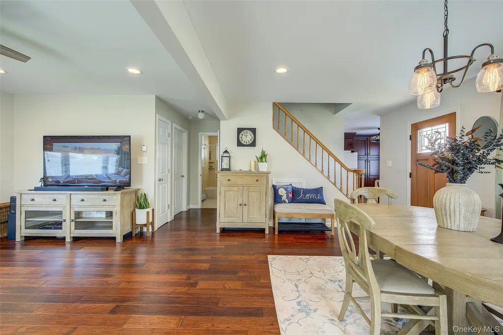 12 Crescent Lane Levittown NY 11756
