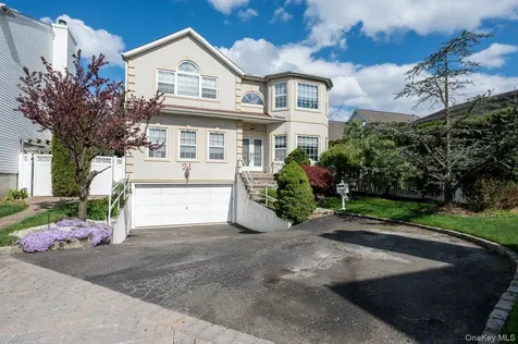 21 Central Court Carle Place NY 11514