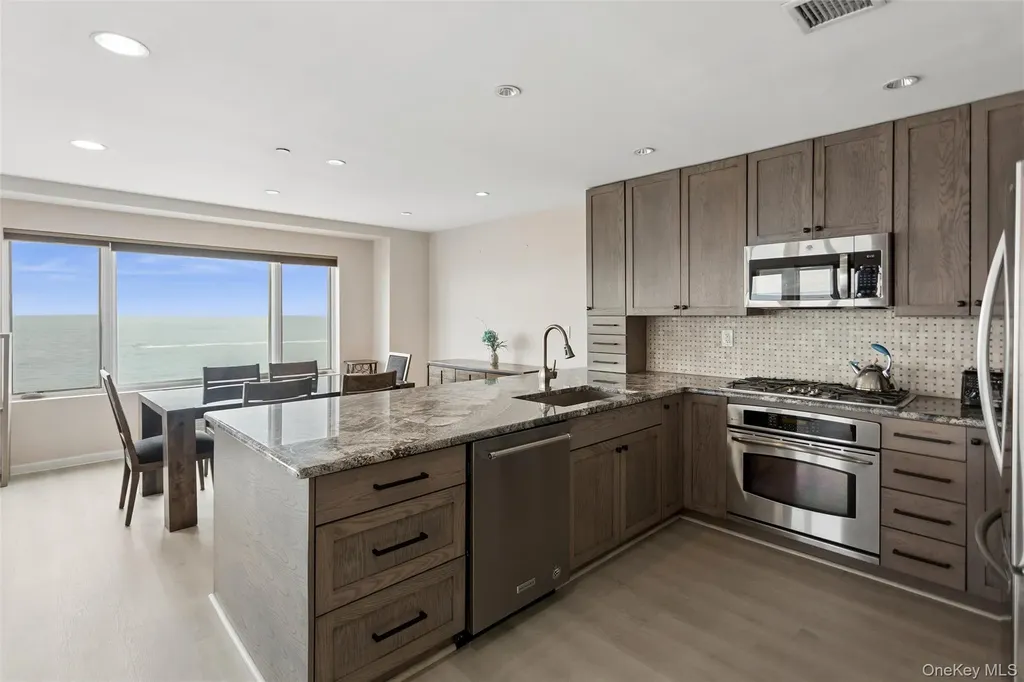 260 W Broadway Long Beach NY 11561
