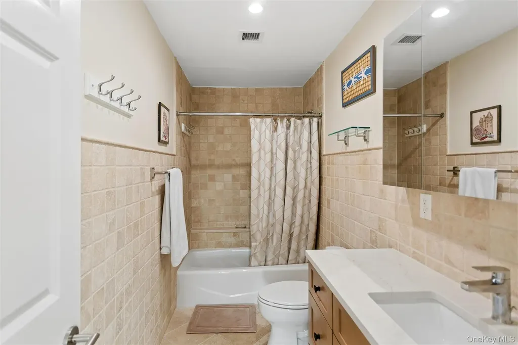260 W Broadway Long Beach NY 11561