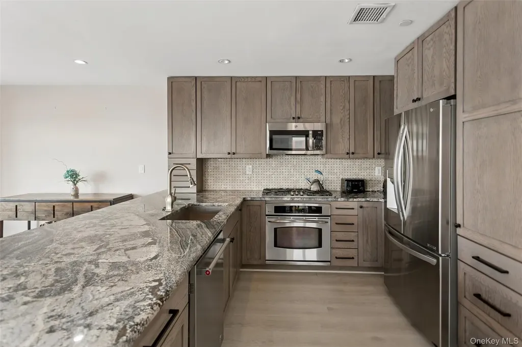 260 W Broadway Long Beach NY 11561