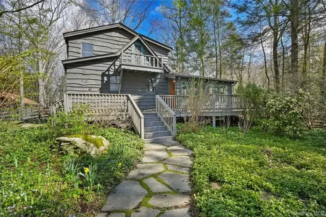 29 Barrett Circle Court Carmel NY 10512