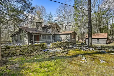 29 Barrett Circle Court Carmel NY 10512