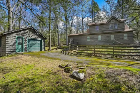 29 Barrett Circle Court Carmel NY 10512