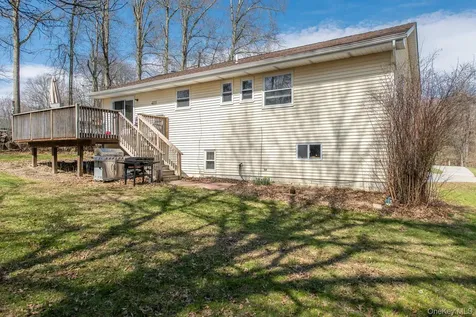 6 Lenny Court Wappingers Falls NY 12590