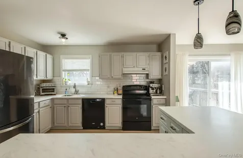 6 Lenny Court Wappingers Falls NY 12590