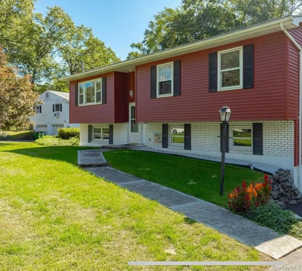8 Albie Drive Hyde Park NY 12538