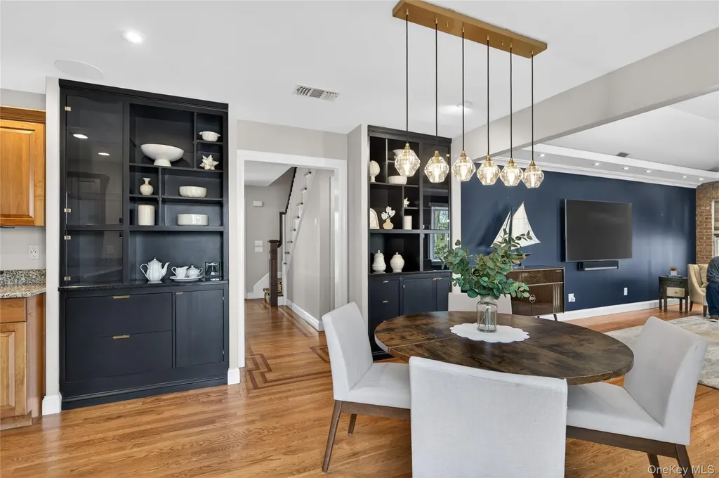 21 Midland Street Cold Spring Harbor NY 11724