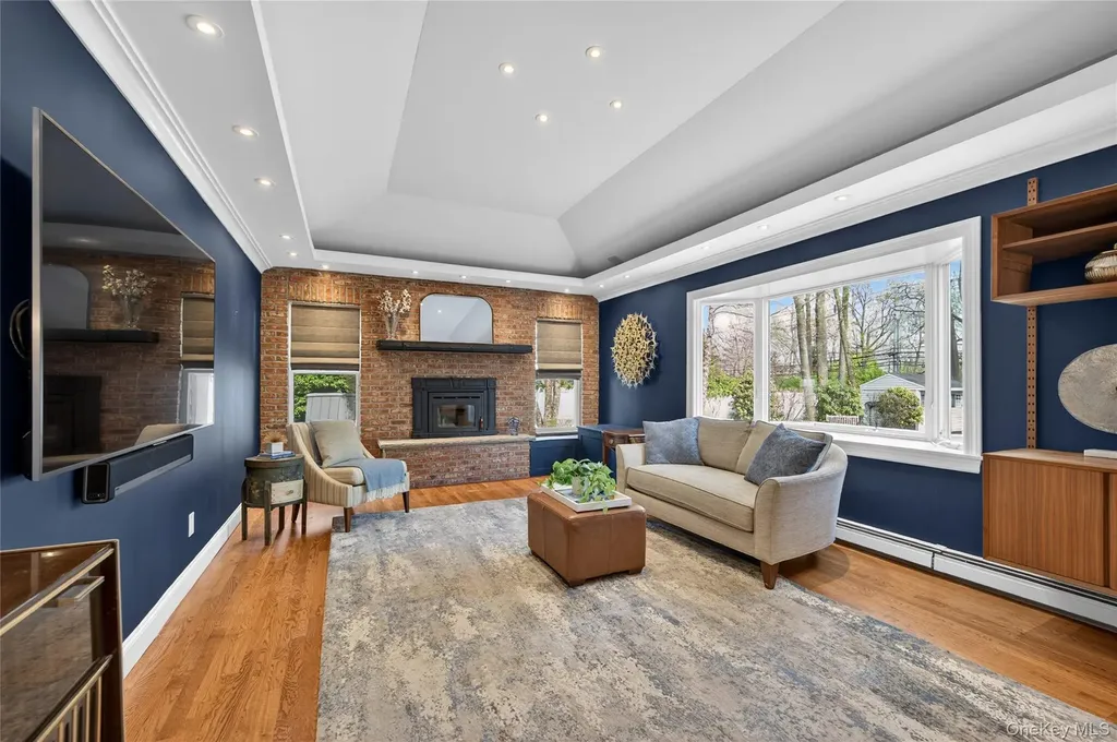 21 Midland Street Cold Spring Harbor NY 11724